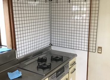 宮崎市のキッチンパネル貼り