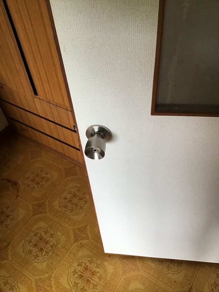 ドアノブ取替施工後