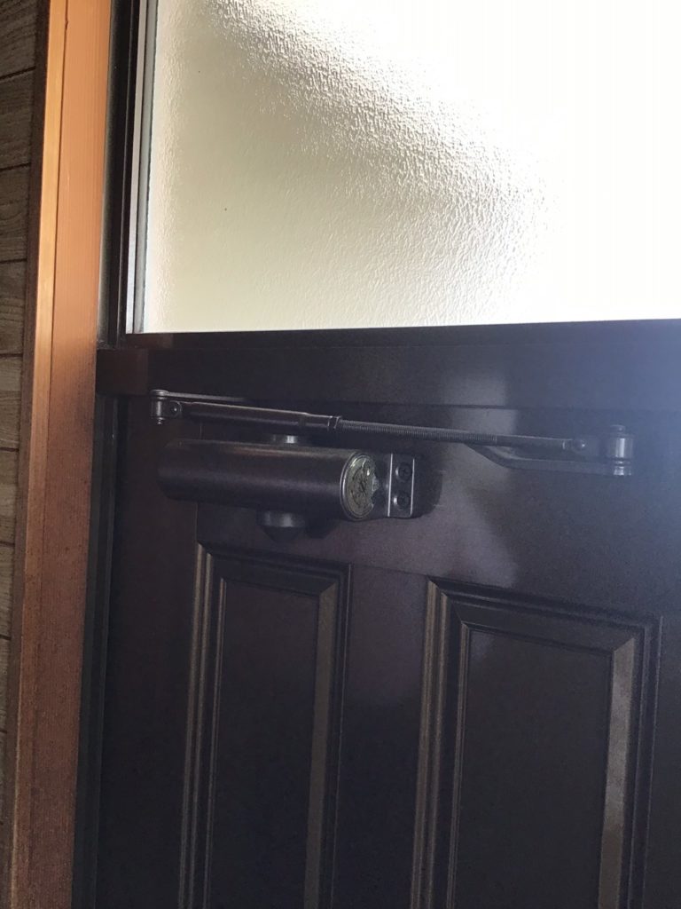 ドアクローザー取替前