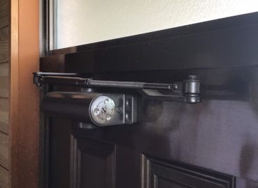 宮崎市のドアクローザー取替・階段手すり取付