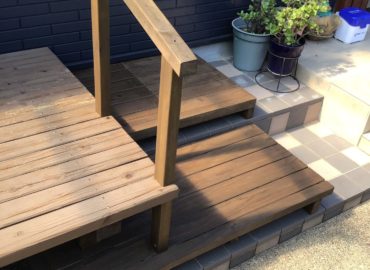 宮崎市のウッドデッキ階段手すり取付