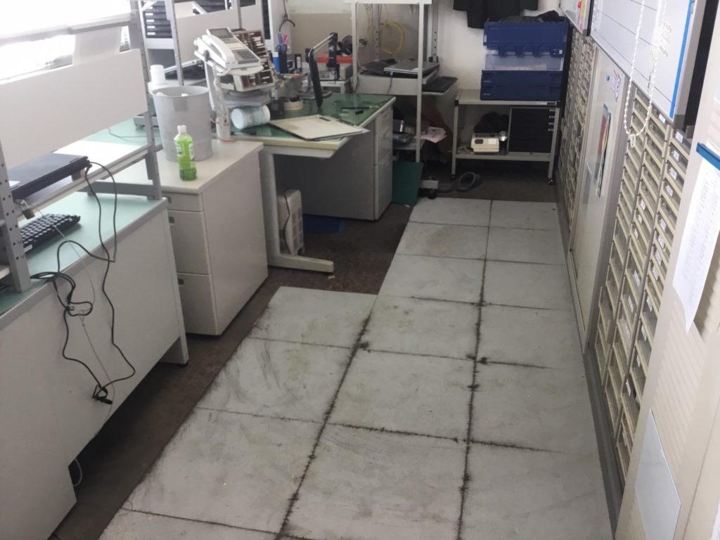 フロアカーペット張替中