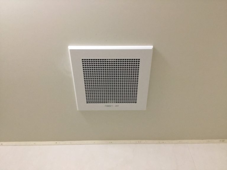 浴室換気扇交換作業後