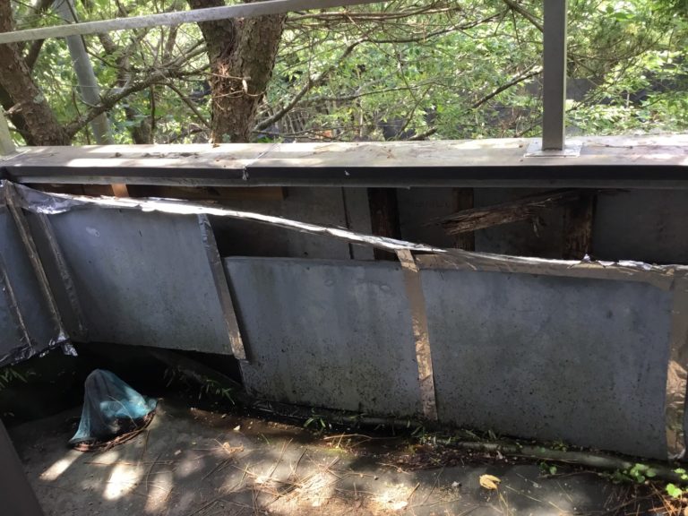 ベランダ内雨漏り補修工事施工前