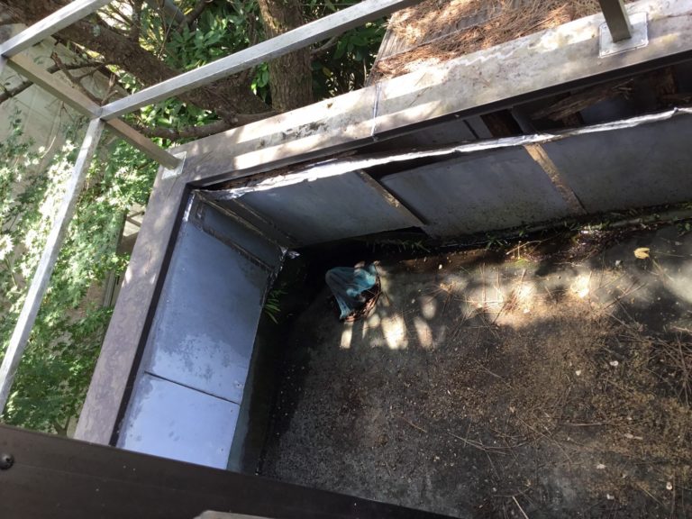 ベランダ内雨漏り補修工事施工前