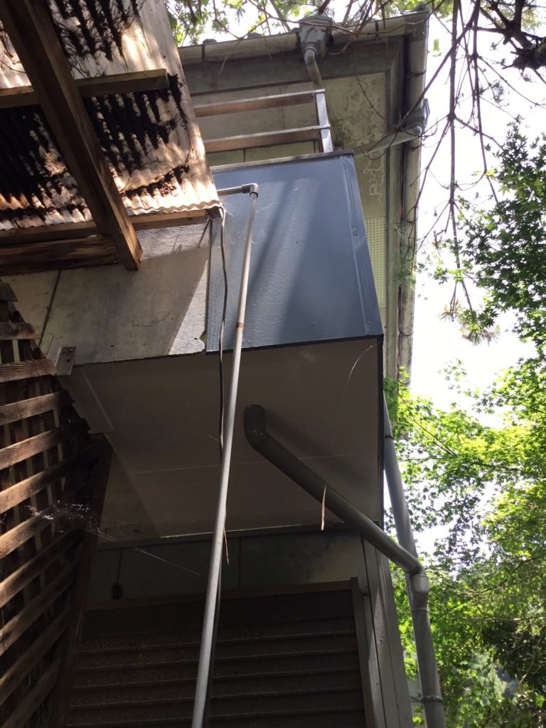 ベランダ内雨漏り補修工事施工前