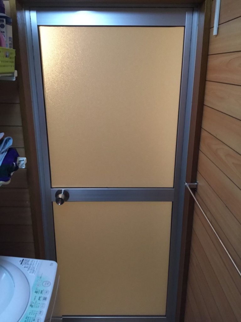 浴室開き戸交換施工後