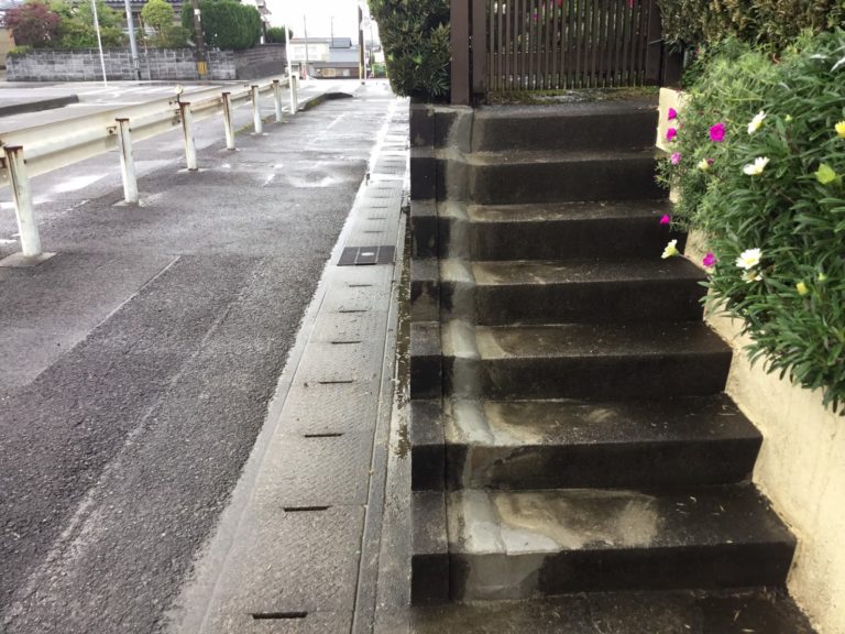 階段モルタル補修工事施工後