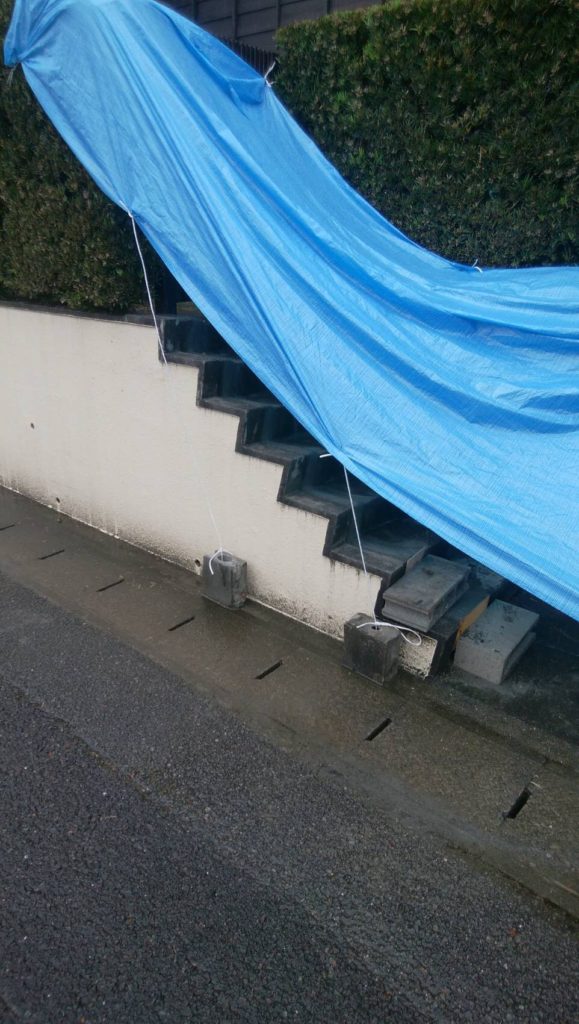 階段モルタル補修工事施工中