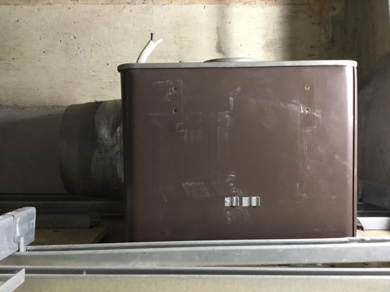 給湯室換気扇交換施工前