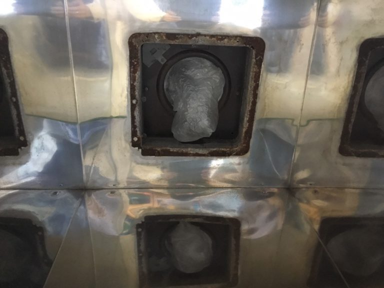 給湯室換気扇交換施工前