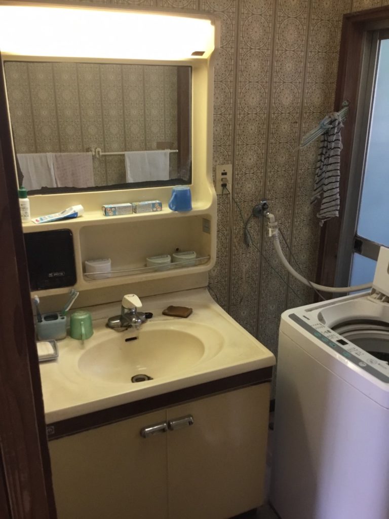 洗面化粧台リフォーム前