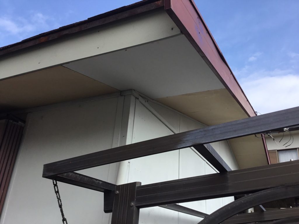 雨漏り補修施工中