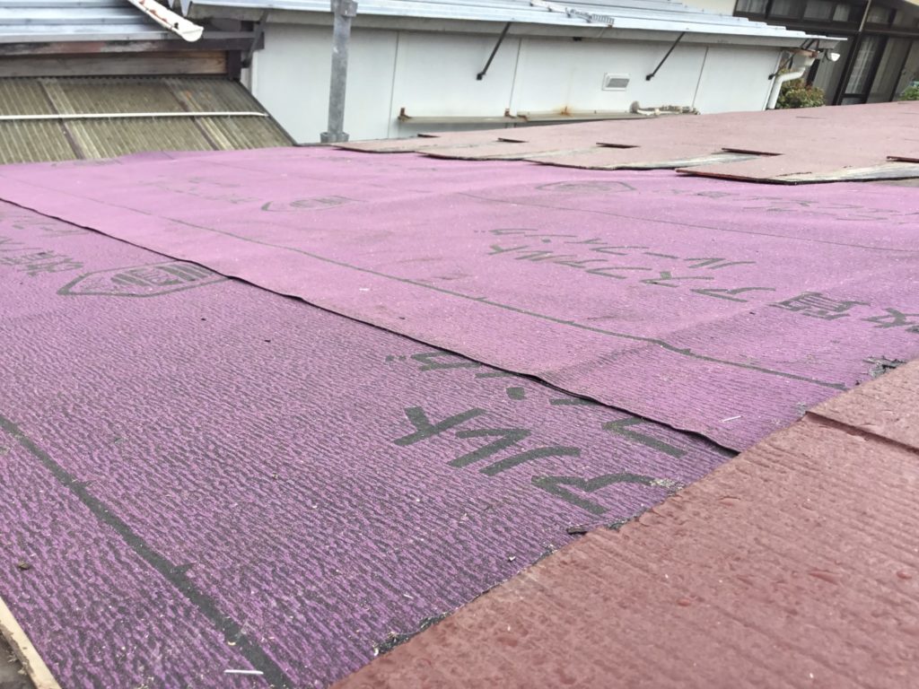 雨漏り補修施工中