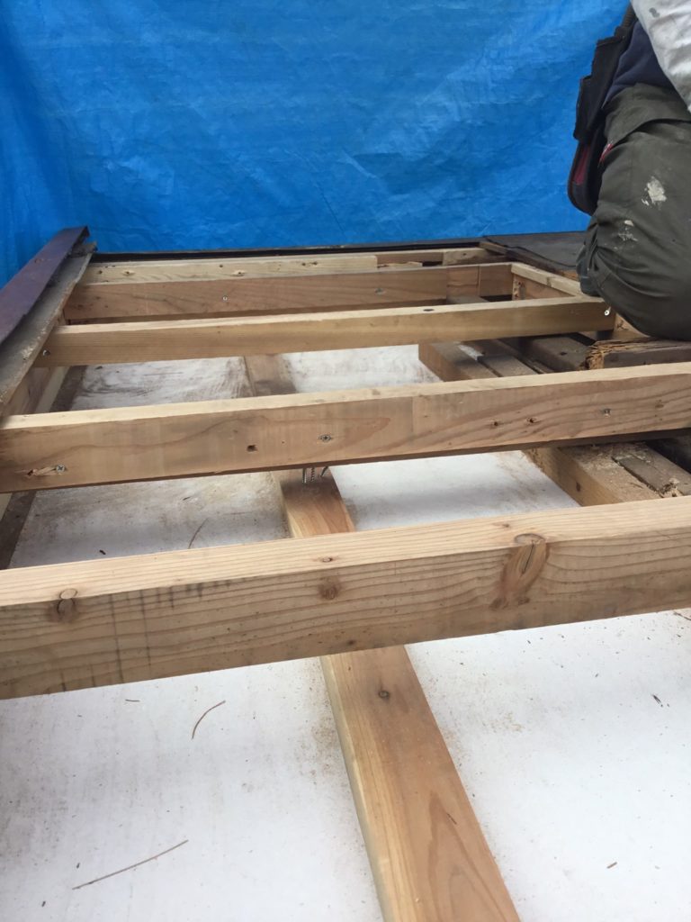 雨漏り補修施工中