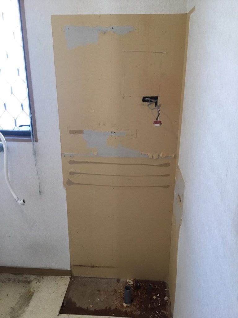 洗面化粧台リフォーム施工中