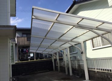 宮崎市の雨樋取替＆足場組、車庫波板貼替＆車庫枠補修