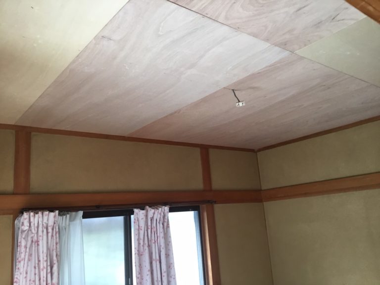 和室畳張替・クロス貼替施工中