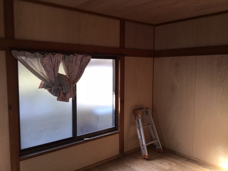 和室畳張替・クロス貼替施工中