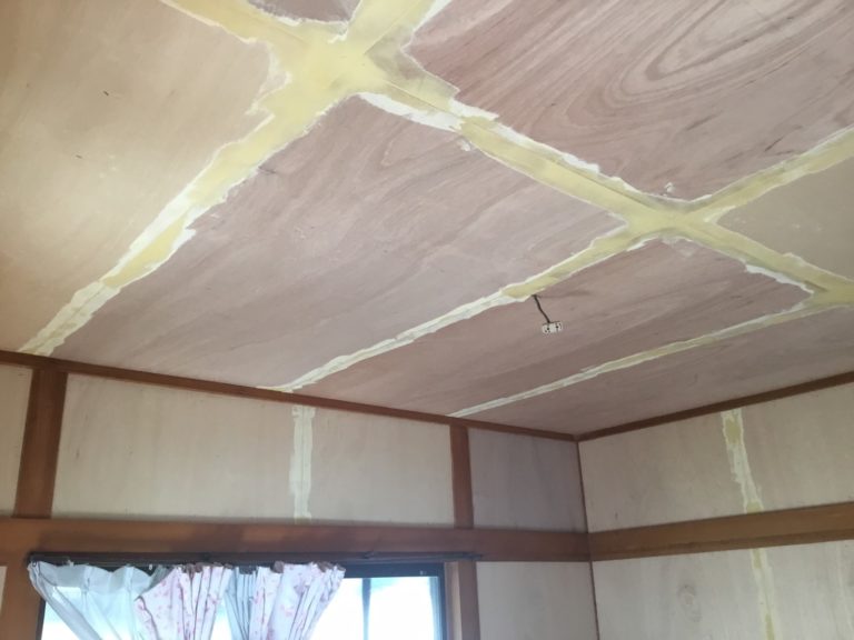 和室畳張替・クロス貼替施工中