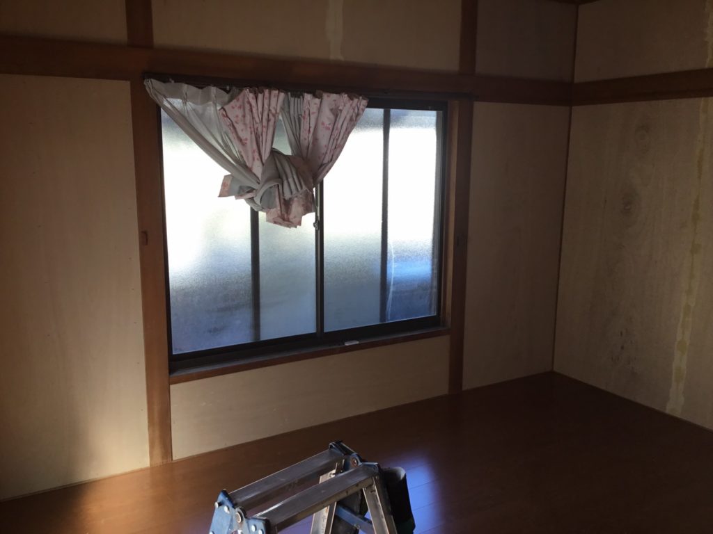 和室畳張替・クロス貼替施工中