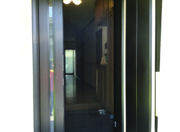 宮崎市の玄関網戸新設