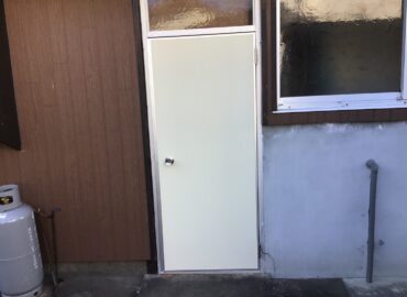 勝手口ドア交換工事