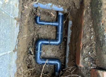 漏水による給水管入替工事